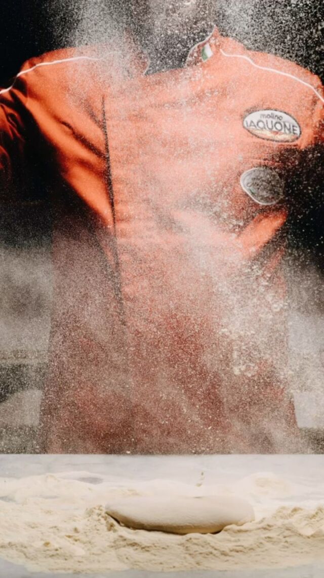 Autentica, Accogliente, Artigianale.#PizzaDeliziosa #GustoAutentico #PizzeriaLocale #CucinaArtigianale #SaporeTradizionale #AmorePerLaPizza #PizzaioloEsperto #IngredientiFreschi #BuonAppetito #VitaDiPizza